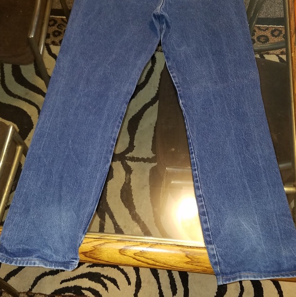 33x32 Wrangler Jean's lightly worn - Picture 3 of 5